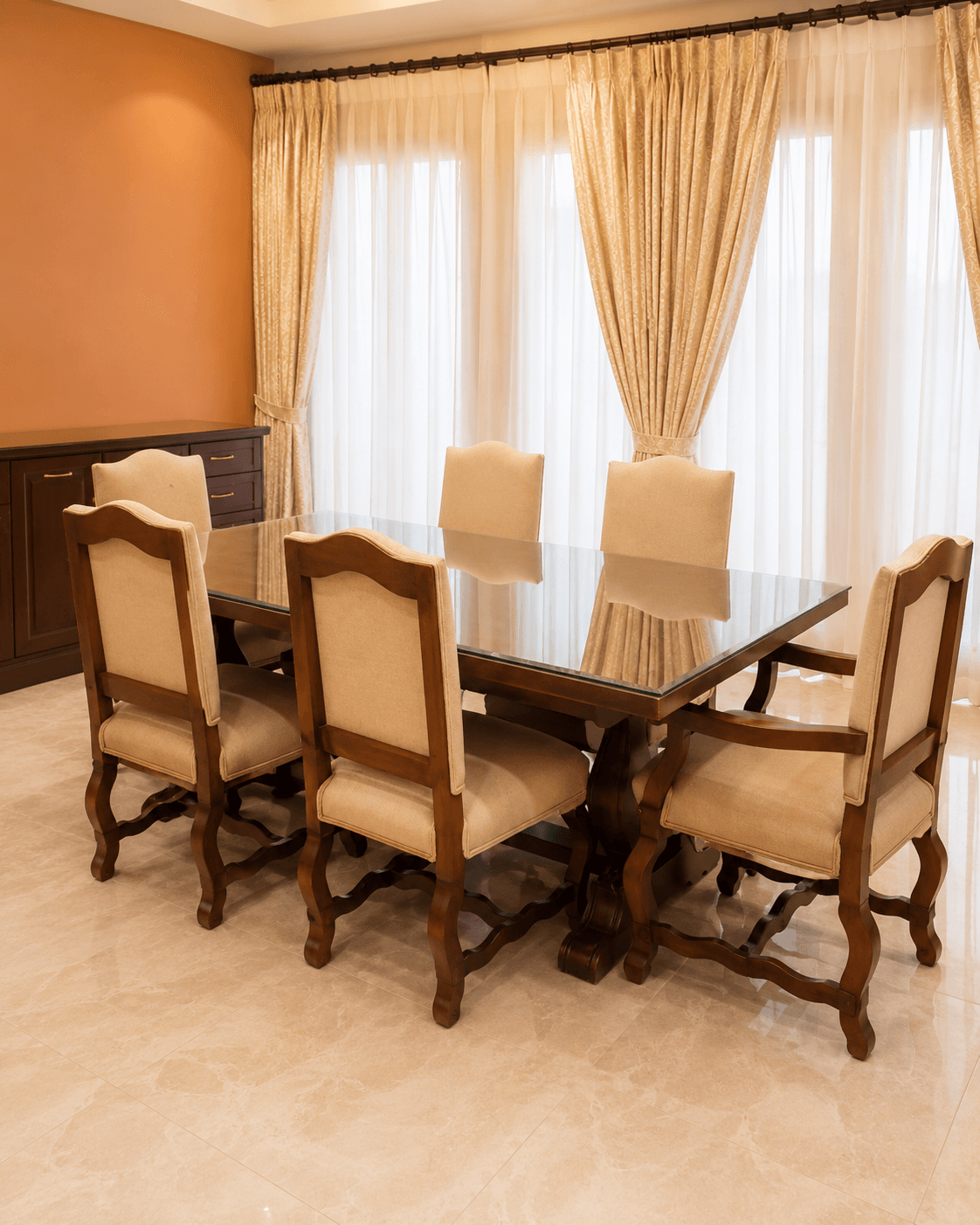 طاولات الطعام