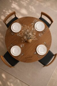 Penda Dining table